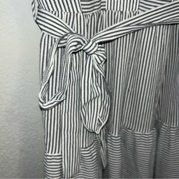Women's Monteanu Grey & White Striped Dress - Picture 4 of 9